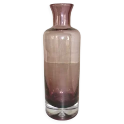 Bouteille en verre couleur prune avec bulle