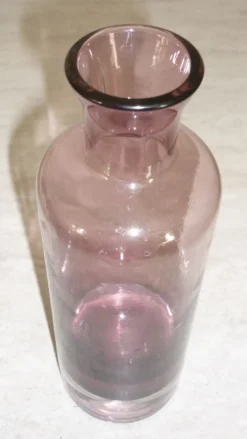 Bouteille en verre couleur prune avec bulle