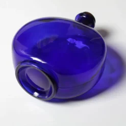 Bouteille en verre du milieu du siècle avec bouchon en pièce / Ruda Glasbruk / Suède / années 1970