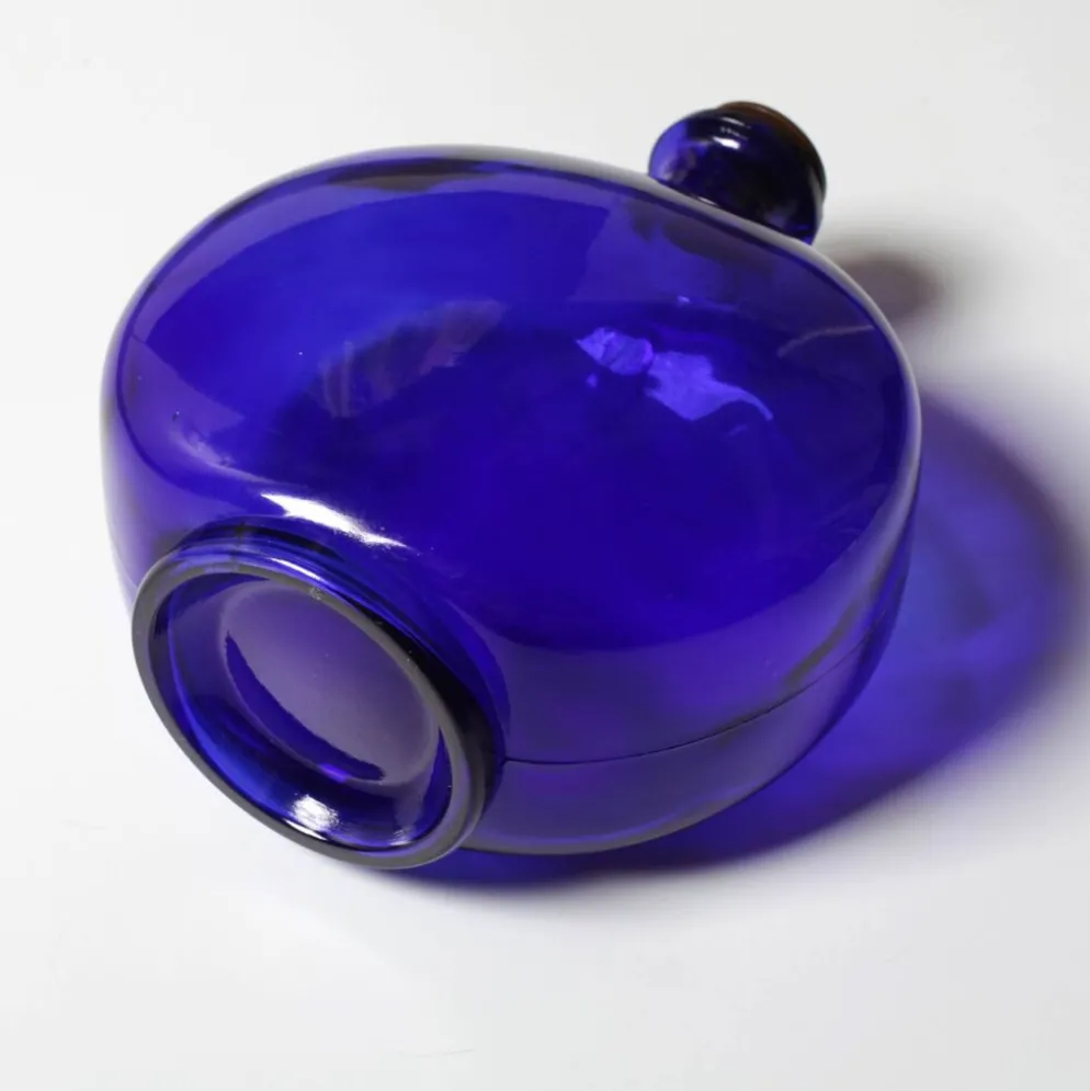 Bouteille en verre du milieu du siècle avec bouchon en pièce / Ruda Glasbruk / Suède / années 1970