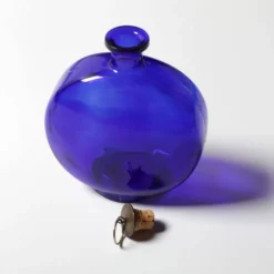 Bouteille en verre du milieu du siècle avec bouchon en pièce / Ruda Glasbruk / Suède / années 1970