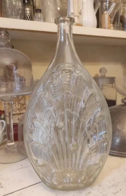 Bouteille en verre moulé