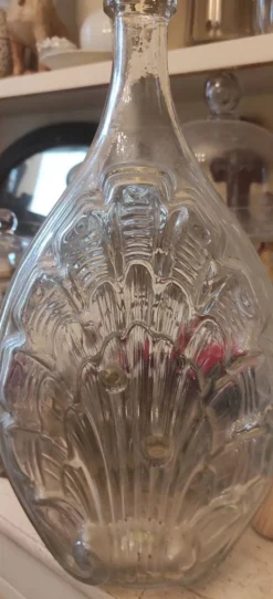 Bouteille en verre moulé