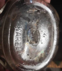 Bouteille en verre moulé
