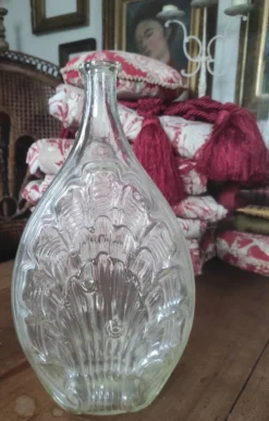Bouteille en verre moulé