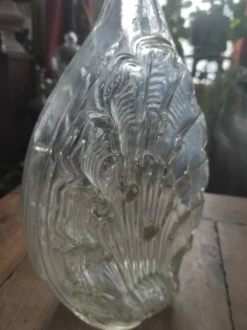 Bouteille en verre moulé