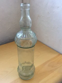 Bouteille en verre moulé