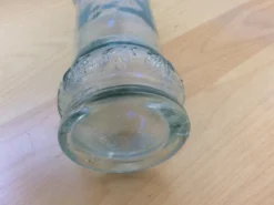 Bouteille en verre moulé