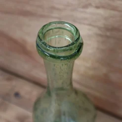 Bouteille en verre soufflé bullé vert Biot