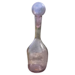 Bouteille en verre soufflé bullé, style verrerie Biot.
