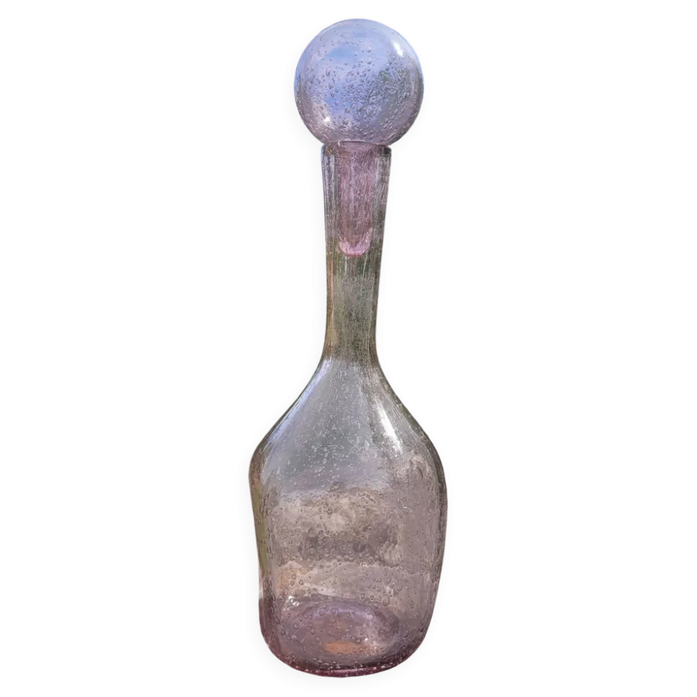 Bouteille en verre soufflé bullé, style verrerie Biot.
