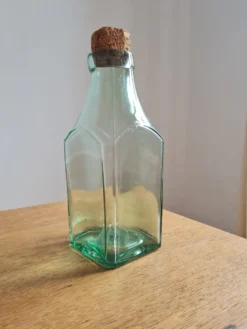 Bouteille en verre soufflé vert