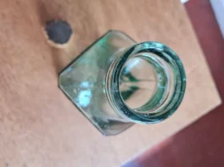 Bouteille en verre soufflé vert