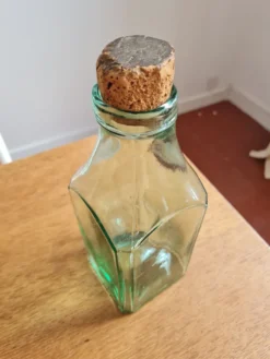 Bouteille en verre soufflé vert