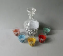 1 bouteille et ses 5 verres, décor cannage, années 70, France