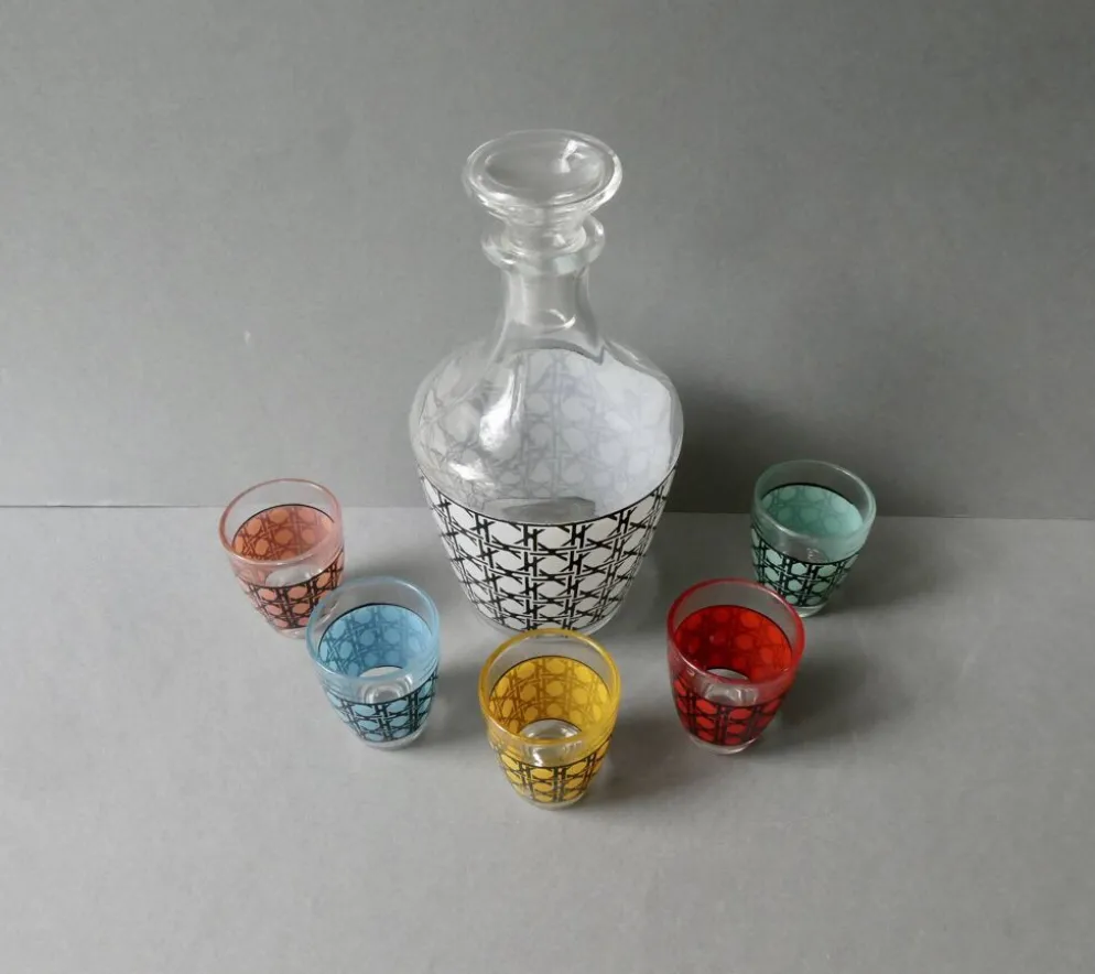 1 bouteille et ses 5 verres, décor cannage, années 70, France