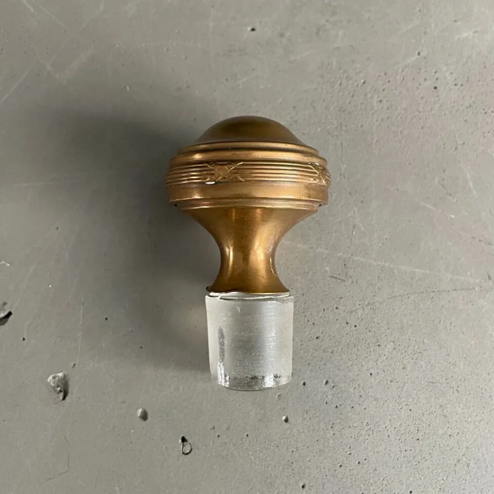 Bouteille flacon en verre ciselé et cuivre