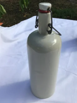 Bouteille grès blanche hermétique ancienne