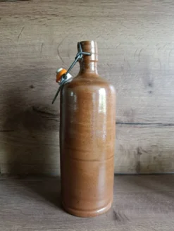 Bouteille grès marron brut et épuré vintage