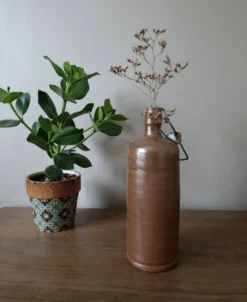 Bouteille grès marron brut et épuré vintage