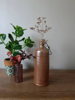 Bouteille grès marron brut et épuré vintage