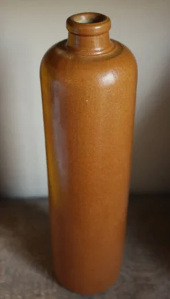 Bouteille haute à liqueur grès vintage