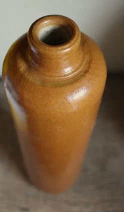 Bouteille haute à liqueur grès vintage