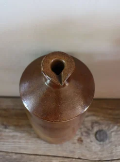 Bouteille à liqueur bec verseur grès vintage Bourne Deney