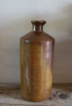 Bouteille à liqueur bec verseur grès vintage Bourne Deney