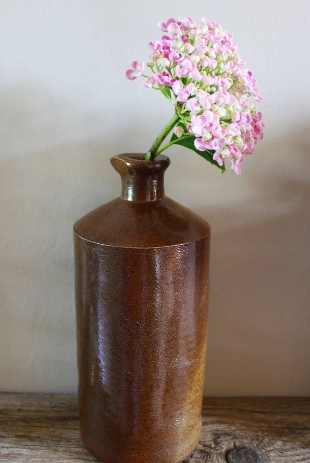 Bouteille à liqueur bec verseur grès vintage Bourne Deney