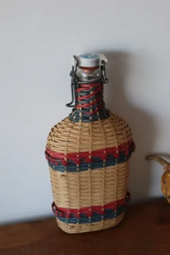 Bouteille osier eau de lourde