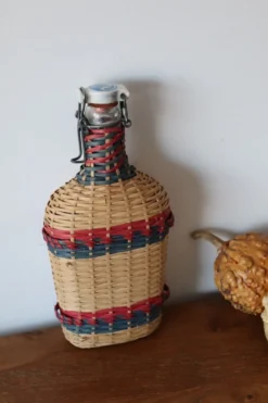Bouteille osier eau de lourde