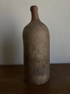 Bouteille penchée de campagne 1950 XL grès brut terre cuite