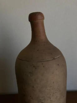 Bouteille penchée de campagne 1950 XL grès brut terre cuite
