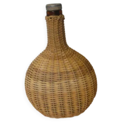 Bouteille plate recouverte d'osier vintage