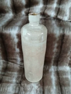 2 bouteilles anciennes en grès vernisse