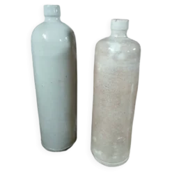 2 bouteilles anciennes en grès vernisse