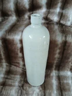 2 bouteilles anciennes en grès vernisse