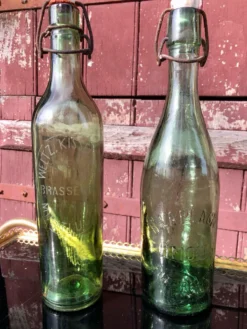 Bouteilles de bière bouchon porcelaine