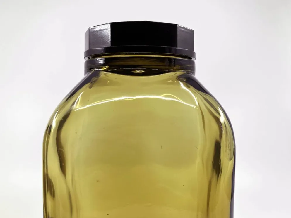 3 bouteilles de pharmacie en verre ambré moulé • bouchons bakélite • 1950