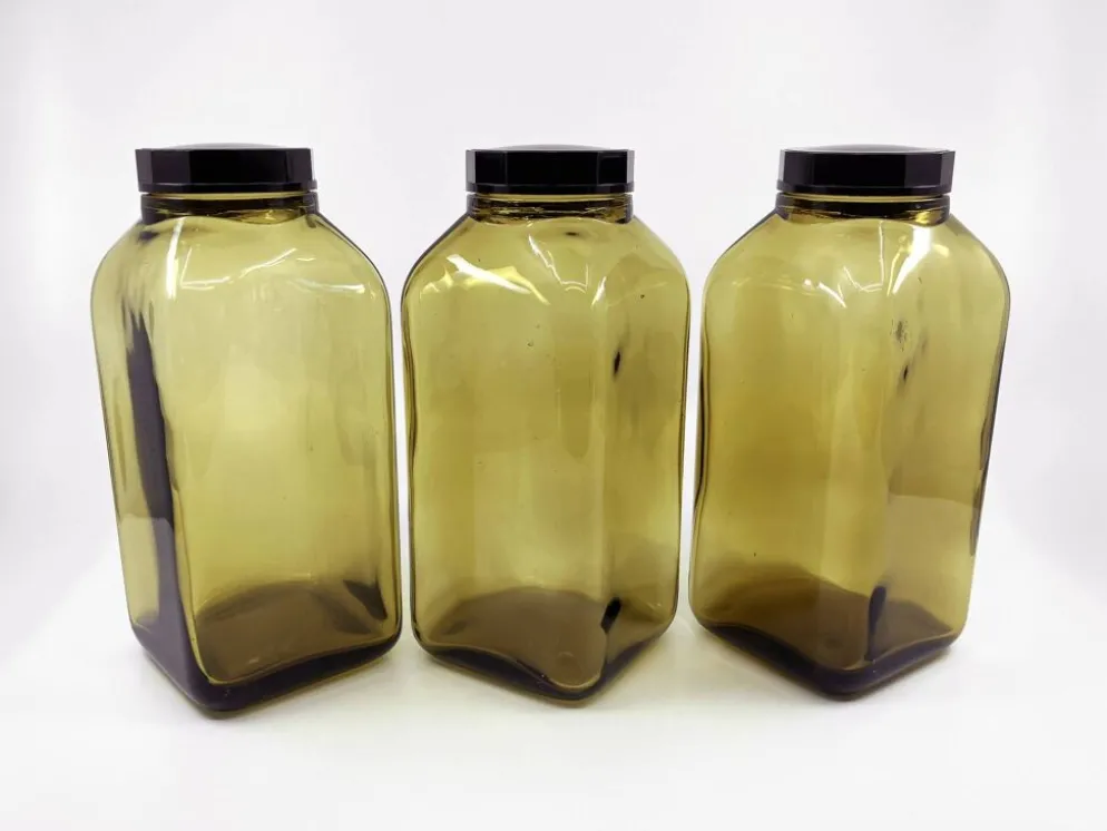 3 bouteilles de pharmacie en verre ambré moulé • bouchons bakélite • 1950