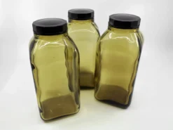 3 bouteilles de pharmacie en verre ambré moulé • bouchons bakélite • 1950
