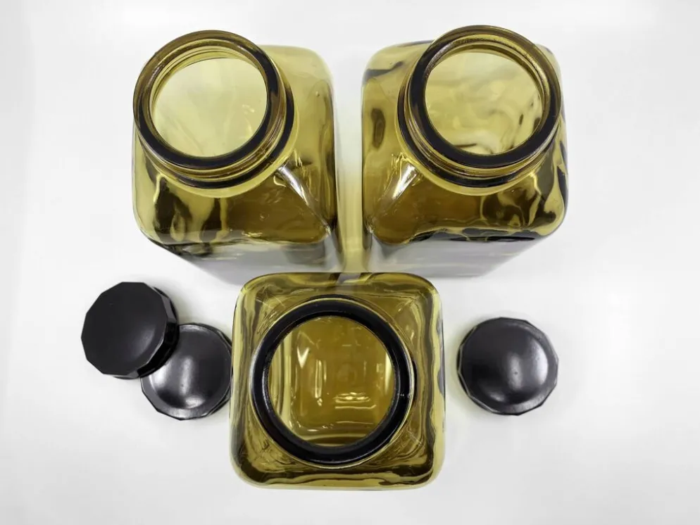 3 bouteilles de pharmacie en verre ambré moulé • bouchons bakélite • 1950