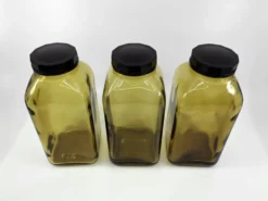 3 bouteilles de pharmacie en verre ambré moulé • bouchons bakélite • 1950