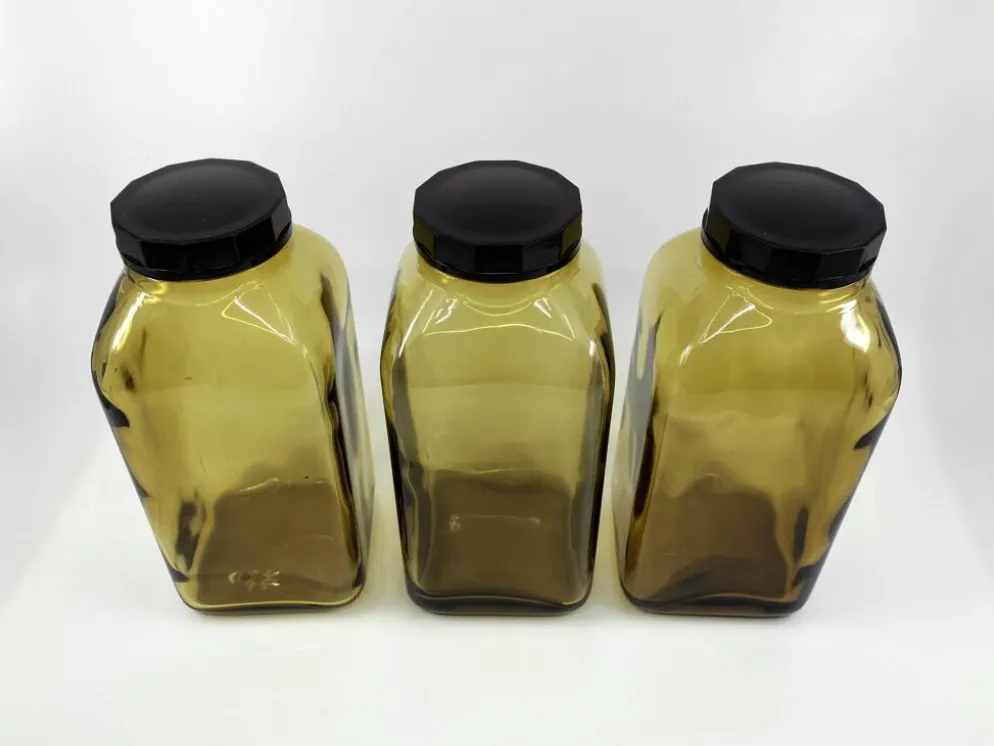 3 bouteilles de pharmacie en verre ambré moulé • bouchons bakélite • 1950
