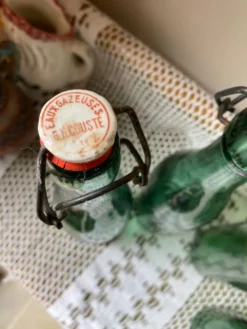 Bouteilles en verre anciennes