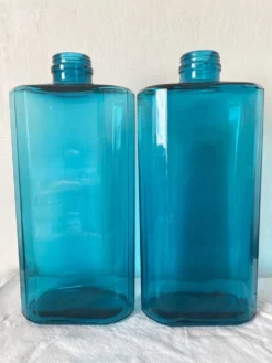 Bouteilles en verre turquoise 36 cm , verrerie de Fougère