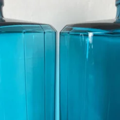 Bouteilles en verre turquoise 36 cm , verrerie de Fougère