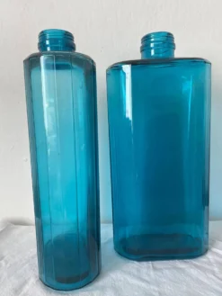 Bouteilles en verre turquoise 36 cm , verrerie de Fougère