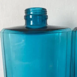 Bouteilles en verre turquoise 36 cm , verrerie de Fougère
